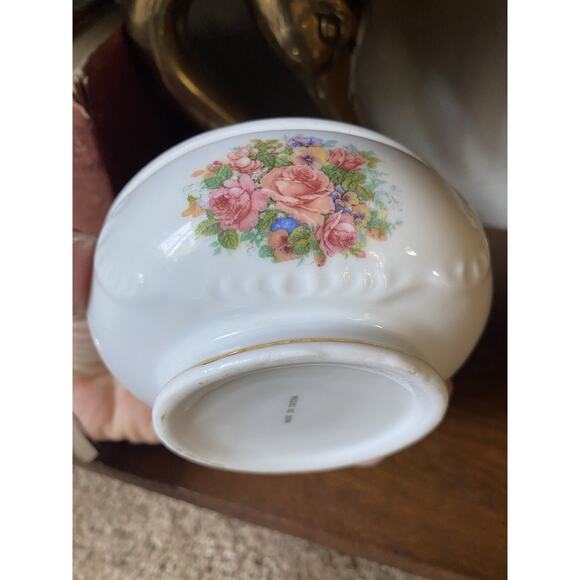 Vintage Lidded Round Pink Rose Floral Porcelain Trinket Box Gold Trim Powder Jar - Picture 4 of 7